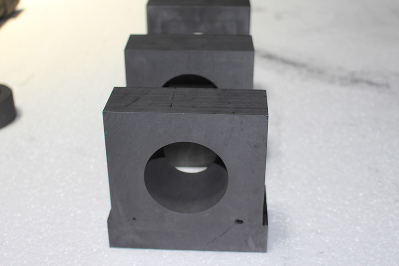 生產(chǎn)和研究石墨制品、碳素制品、鱗片石墨，具有綜合產(chǎn)品的研發(fā)能力